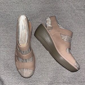 Clarks NEW ecru chunky platform wedge Reedly Juno adjustable leather sandal sz 9